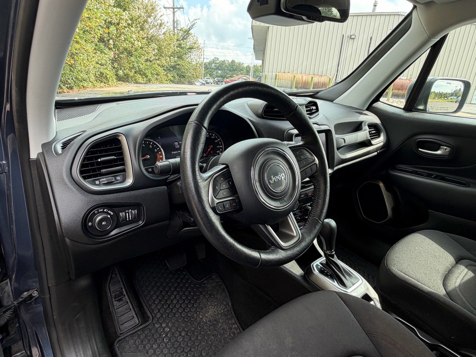 Used 2022 Jeep Renegade Latitude w/ Convenience Group AWD/4WD image 27