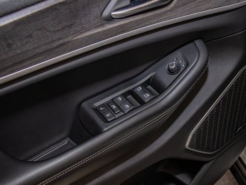 Used 2022 Jeep Grand Cherokee Limited image 14