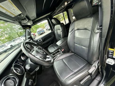 Used 2022 Jeep Wrangler Unlimited Sahara AWD/4WD image 15