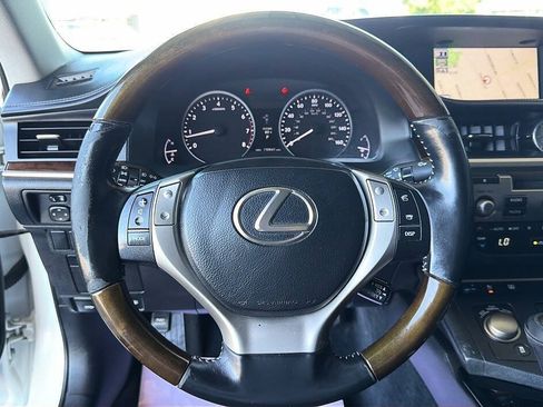 Used 2014 Lexus ES 350 w/ Luxury Package FWD image 6