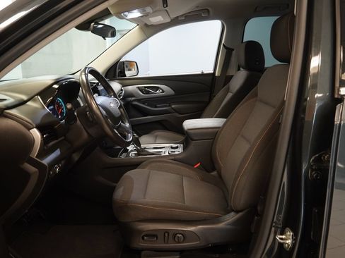 Used 2020 Chevrolet Traverse LT w/ Driver Confidence II Package AWD/4WD image 5