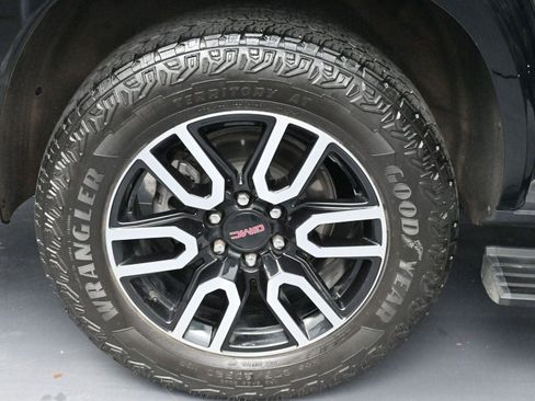 Used 2023 GMC Yukon AT4 w/ AT4 Premium Plus Package image 40