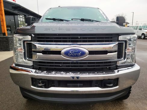 Used 2019 Ford F250 XLT image 2