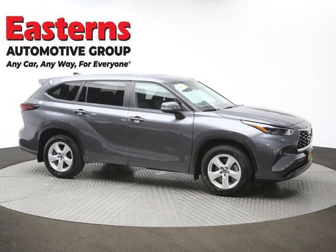 Used 2024 Toyota Highlander LE image 48