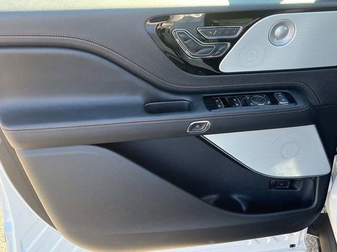 New 2025 Lincoln Aviator Black Label w/ Jet Appearance Package AWD/4WD image 21