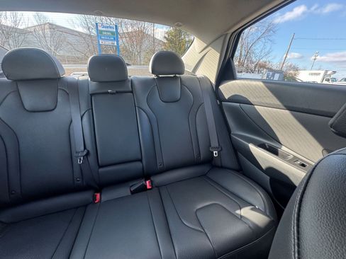 Used 2025 Hyundai Elantra Limited image 39