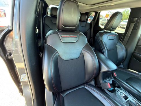 Used 2021 Jeep Cherokee Trailhawk w/ Sun, Sound & Nav Group AWD/4WD image 7