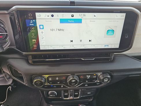 Used 2025 Jeep Wrangler Unlimited Sahara image 3