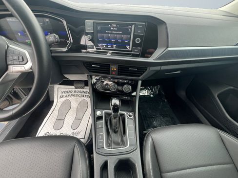Used 2024 Volkswagen Jetta SE image 13