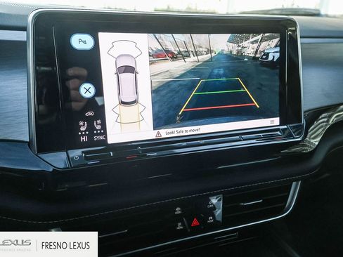 Used 2024 Volkswagen Atlas Cross Sport SE image 25