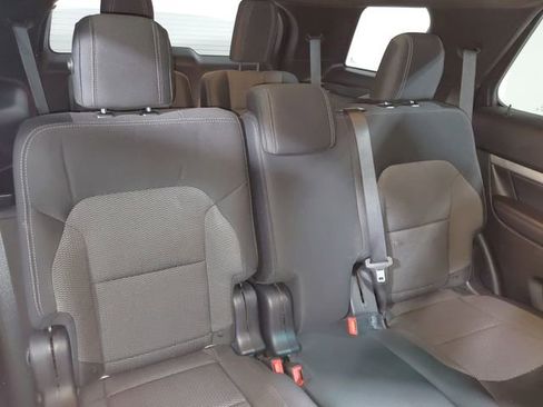 Used 2017 Ford Explorer XLT image 12