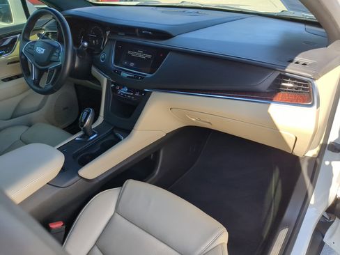 Used 2017 Cadillac XT5 Luxury w/ Driver Awareness Package image 12