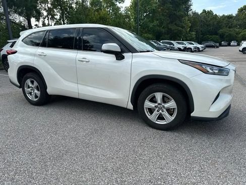 Used 2020 Toyota Highlander L FWD image 7