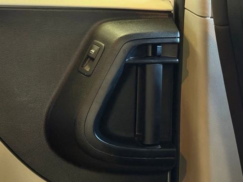 Used 2018 Dodge Grand Caravan SE w/ UConnect Hands-Free Group image 15