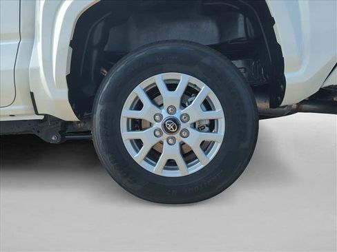 Used 2026 Toyota Tacoma SR5 AWD/4WD image 9