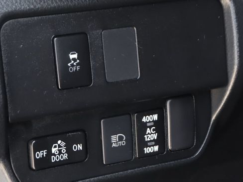 Used 2020 Toyota Tacoma TRD Off-Road AWD/4WD image 18