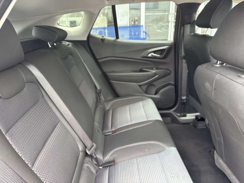 Used 2025 Chevrolet Trax LT FWD image 10
