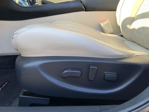 Used 2018 Nissan Maxima Platinum FWD image 17
