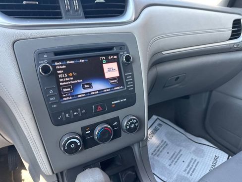 Used 2014 Chevrolet Traverse LS FWD image 9