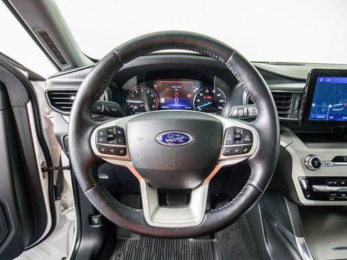 Used 2023 Ford Explorer XLT w/ Equipment Group 202A AWD/4WD image 21