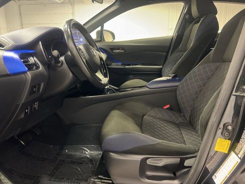 Used 2020 Toyota C-HR XLE image 7