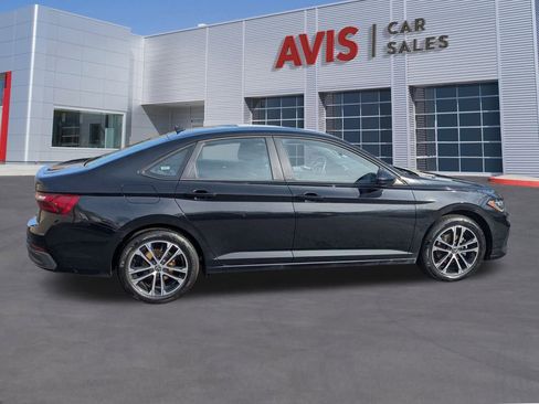 Used 2025 Volkswagen Jetta Sport image 5