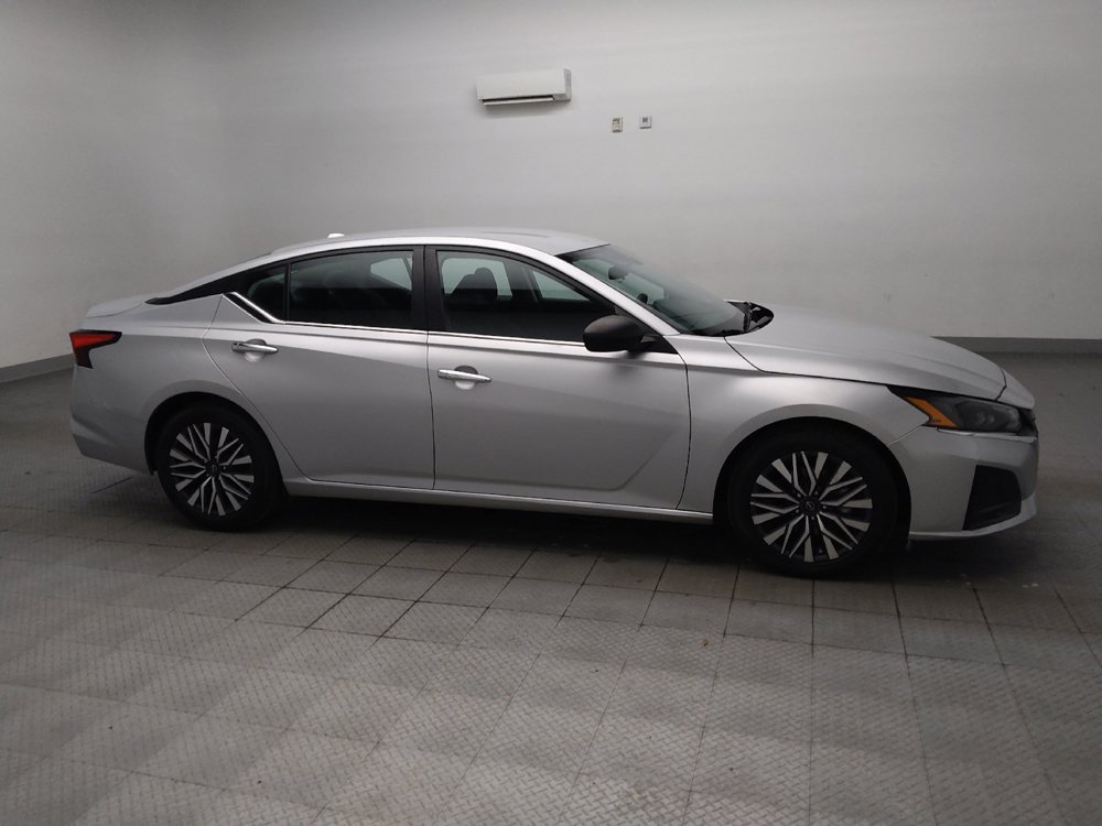 Used 2024 Nissan Altima 2.5 SV FWD image 11