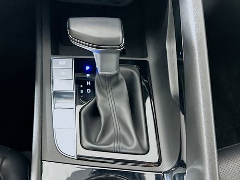 Used 2024 Hyundai Elantra Limited FWD image 25