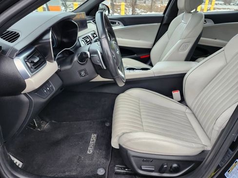 Used 2022 Genesis G70 3.3T w/ Sport Advanced Package image 19