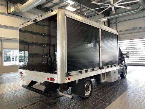 Used 2022 Ford Transit 250 RWD image 10