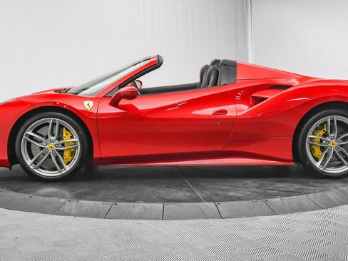 Used 2019 Ferrari 488 Spider Rosso Corsa image 5