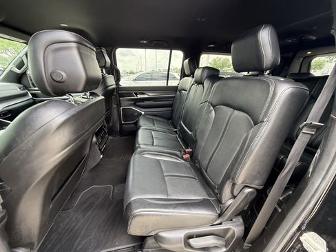 Used 2023 Jeep Wagoneer L Series II AWD/4WD image 29
