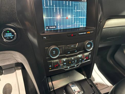 Used 2019 Ford Explorer XLT w/ Equipment Group 202A AWD/4WD image 18