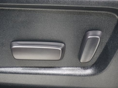 Used 2018 Toyota Tundra SR5 w/ SR5 Upgrade Package image 16