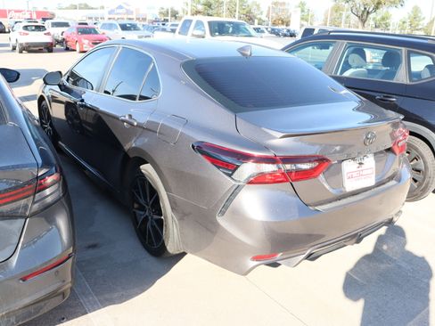 Used 2022 Toyota Camry SE image 8