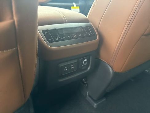 New 2026 Nissan Pathfinder Platinum AWD/4WD image 18