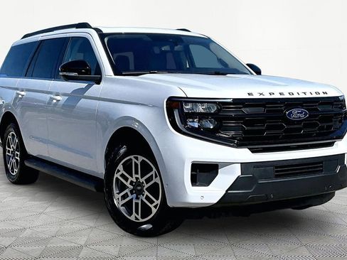 Used 2025 Ford Expedition Active AWD/4WD image 12