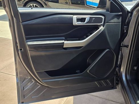 Used 2021 Ford Explorer XLT RWD image 31