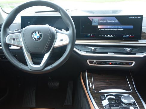 Used 2025 BMW X7 xDrive40i AWD/4WD image 18