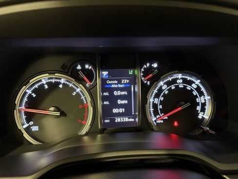 Used 2021 Toyota 4Runner Venture w/ Moonroof Package image 25