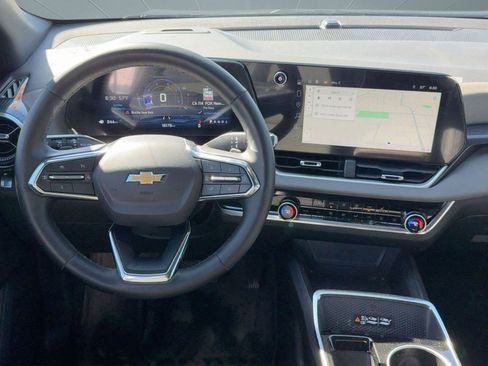 Used 2025 Chevrolet Equinox LT w/ Convenience Package II image 28