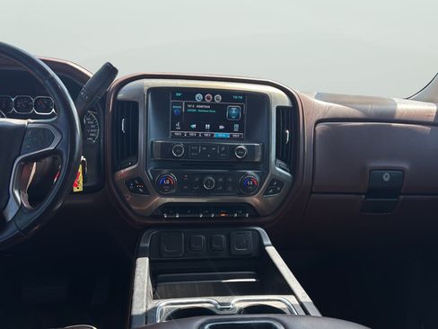 Used 2015 Chevrolet Silverado 1500 High Country w/ High Country Premium Package AWD/4WD image 16