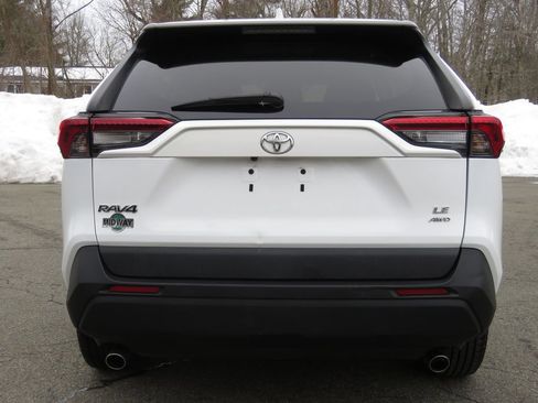 Used 2019 Toyota RAV4 LE image 6