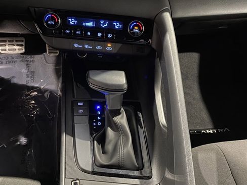 Used 2025 Hyundai Elantra Sport image 15