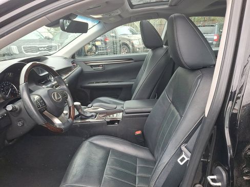 Used 2016 Lexus ES 350 w/ Luxury Package w/Wood Trim image 22