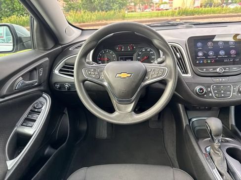 Used 2025 Chevrolet Malibu LT FWD image 13