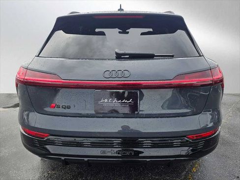 Used 2024 Audi SQ8 e-tron Premium Plus AWD/4WD image 4