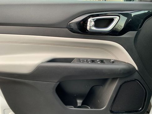 Used 2025 Jeep Compass Limited image 20