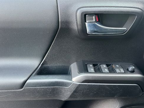 Used 2023 Toyota Tacoma TRD Off-Road image 12