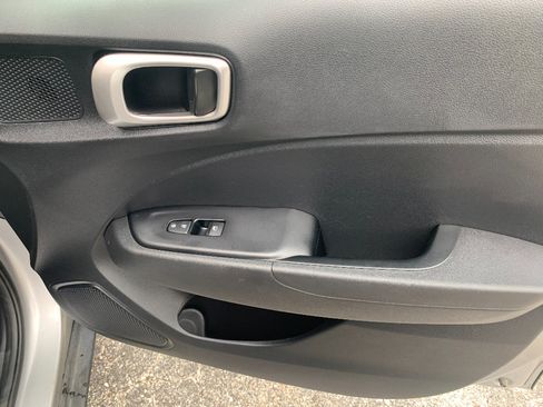 Used 2025 Hyundai Venue SEL FWD image 22
